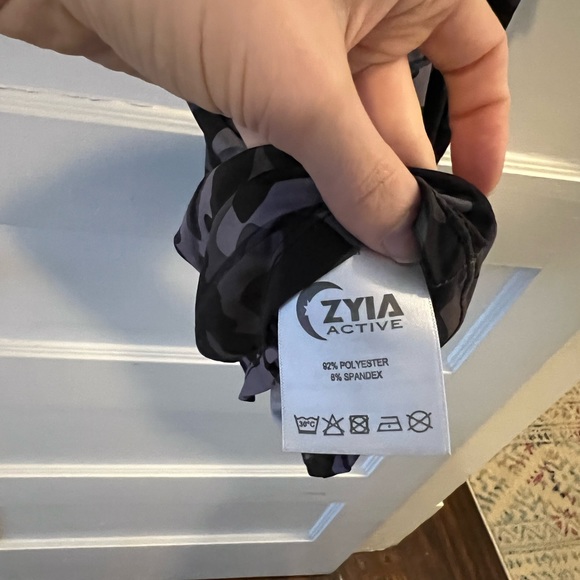 Zyia Active Camo Tank Top - Picture 6 of 6